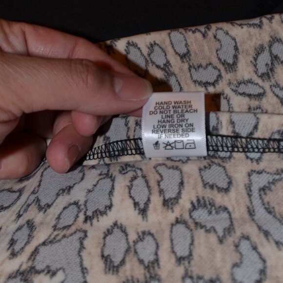 GLG Chic Comfy Mini skirt Bold Animal Print Fashion Trend Party Wear- SZ Small - Picture 6 of 9